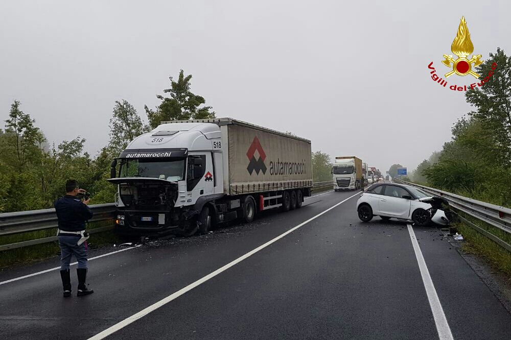 SCONTRO AUTO-CAMION SULLA STATALE DEL SANTO: UN FERITO